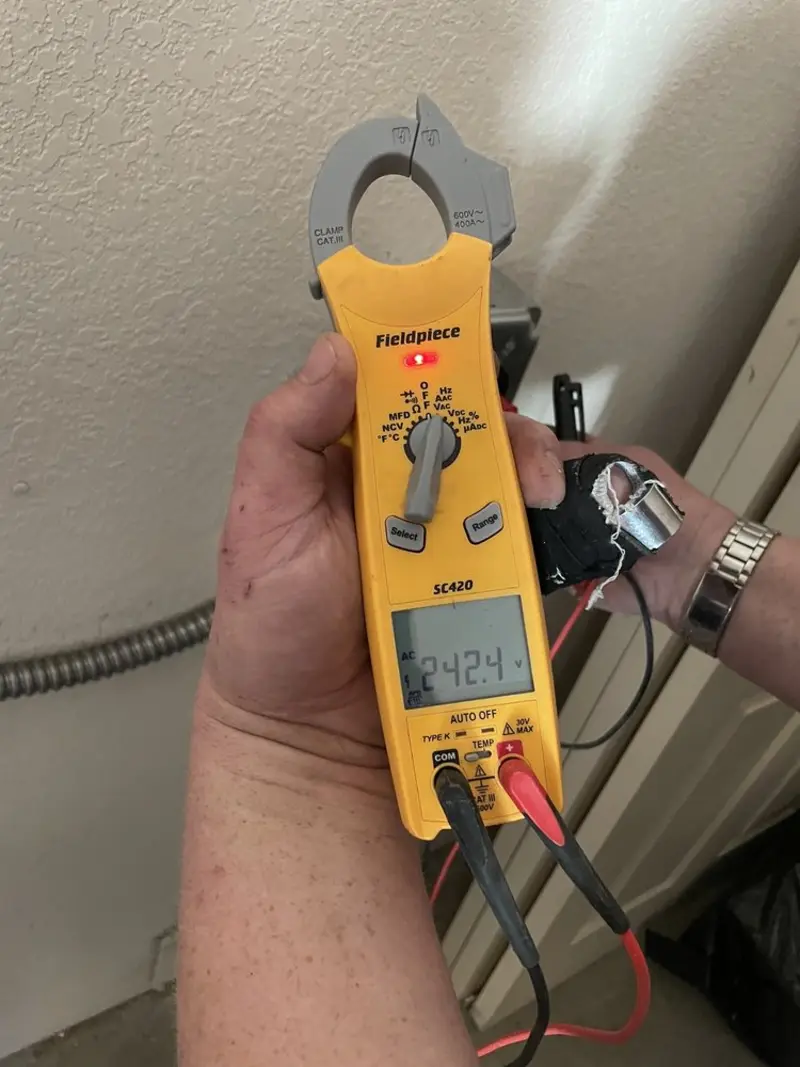 Voltage testing with clamp meter during Generator Installation in Minisink
